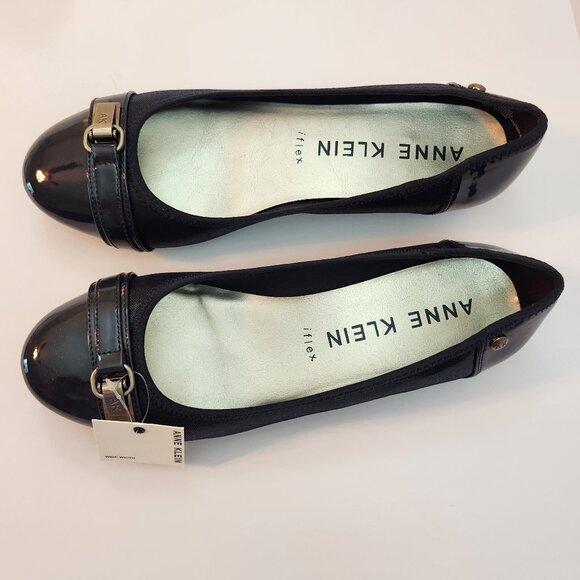 NWT -- Anne Klein Women's Navy Flat, Cushioned Insole, 8.5Wide, Flexible Sole - Picture 1 of 7